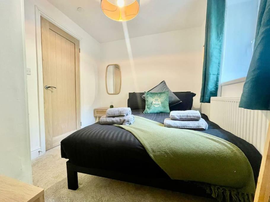 Cozy & Spacious 3-Bedroom Home By Tailored Accommodation Swansea Esterno foto
