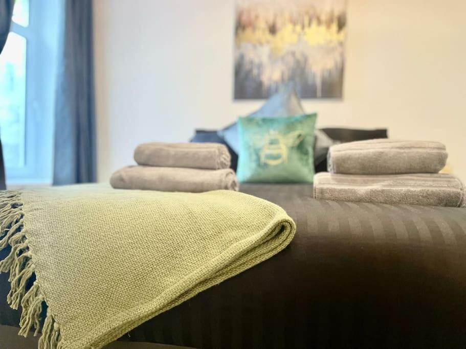 Cozy & Spacious 3-Bedroom Home By Tailored Accommodation Swansea Esterno foto