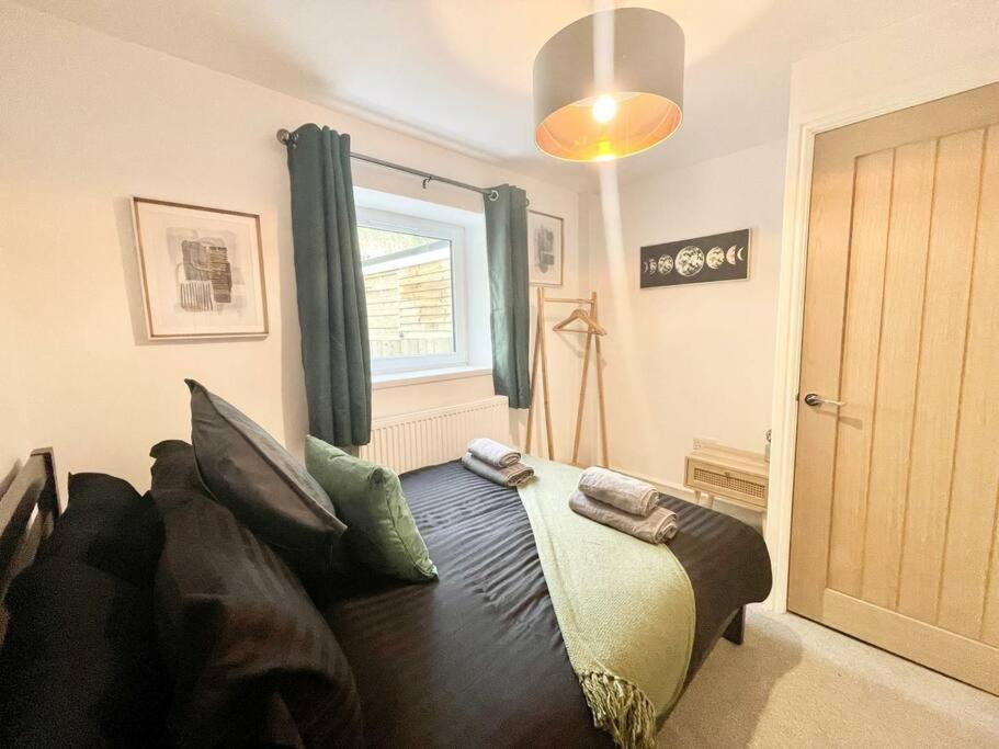 Cozy & Spacious 3-Bedroom Home By Tailored Accommodation Swansea Esterno foto