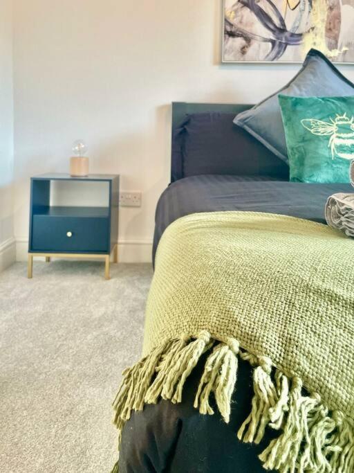 Cozy & Spacious 3-Bedroom Home By Tailored Accommodation Swansea Esterno foto