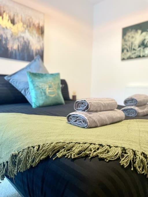 Cozy & Spacious 3-Bedroom Home By Tailored Accommodation Swansea Esterno foto